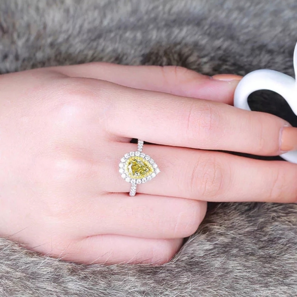 HOST PICK 😍 Gorgeous Yellow Gemstone Ring - Picture 5 of 6